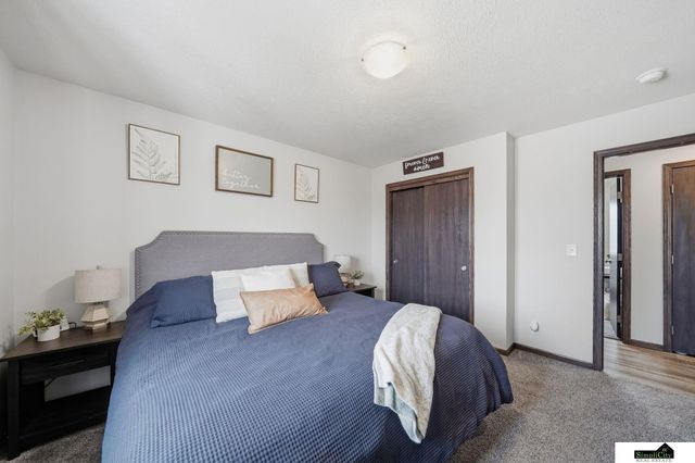 2280 NW 57Th Street, Lincoln, NE 68528