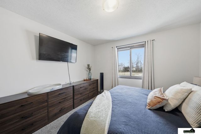 2280 NW 57Th Street, Lincoln, NE 68528