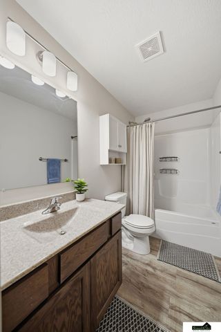 2280 NW 57Th Street, Lincoln, NE 68528