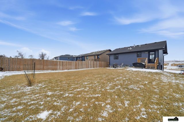 2280 NW 57Th Street, Lincoln, NE 68528