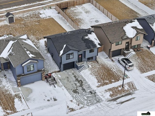 2280 NW 57Th Street, Lincoln, NE 68528