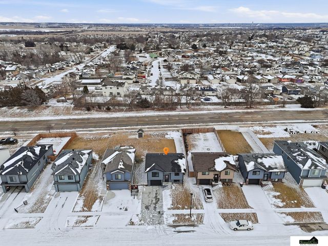 2280 NW 57Th Street, Lincoln, NE 68528