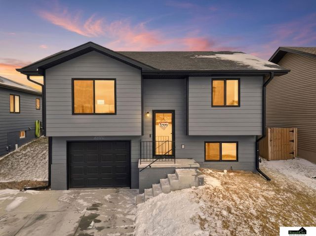 2280 NW 57Th Street, Lincoln, NE 68528