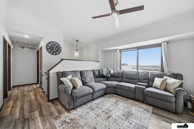 2280 NW 57Th Street, Lincoln, NE 68528