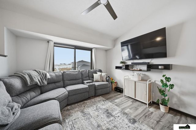 2280 NW 57Th Street, Lincoln, NE 68528