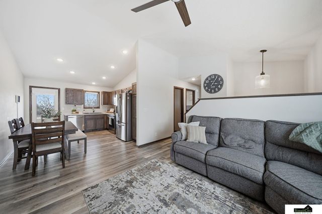 2280 NW 57Th Street, Lincoln, NE 68528