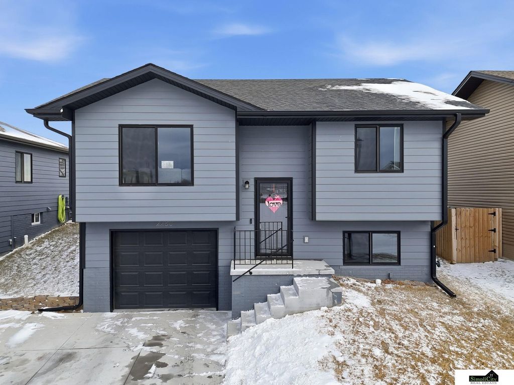 2280 NW 57Th Street, Lincoln, NE 68528