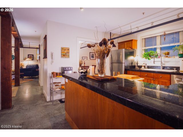 133 Nw 18th Ave 1, Portland, OR 97209