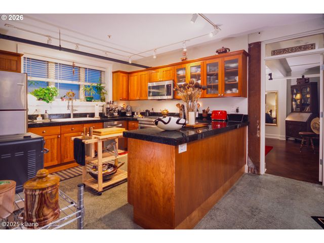 133 Nw 18th Ave 1, Portland, OR 97209