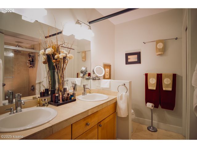 133 Nw 18th Ave 1, Portland, OR 97209