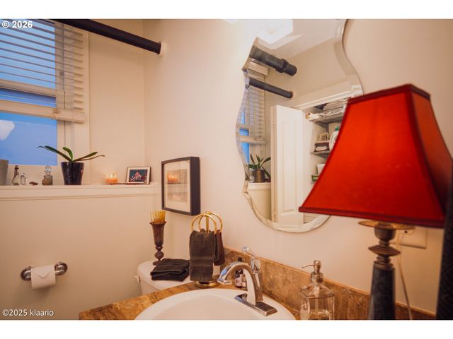 133 Nw 18th Ave 1, Portland, OR 97209