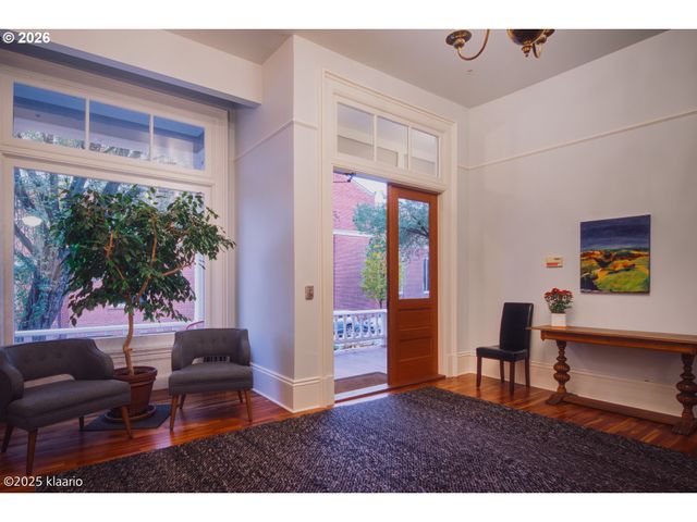 133 Nw 18th Ave 1, Portland, OR 97209