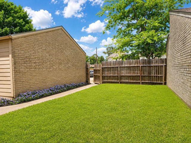 11927 Lakewood West Drive, Cypress, TX 77429