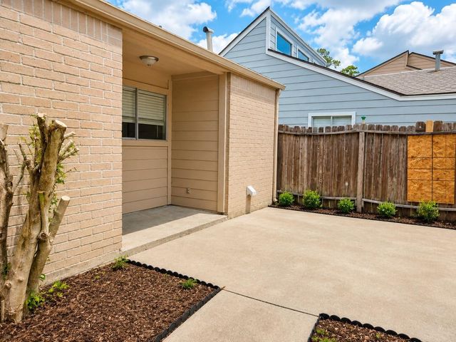 11927 Lakewood West Drive, Cypress, TX 77429