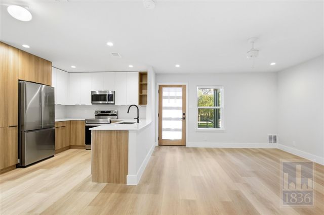5304 Saint Georges GRN B, Austin, TX 78745