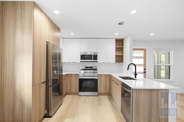 5304 Saint Georges GRN B, Austin, TX 78745