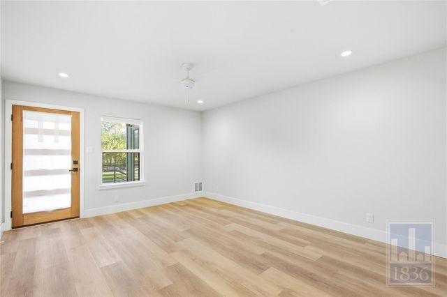 5304 Saint Georges GRN B, Austin, TX 78745