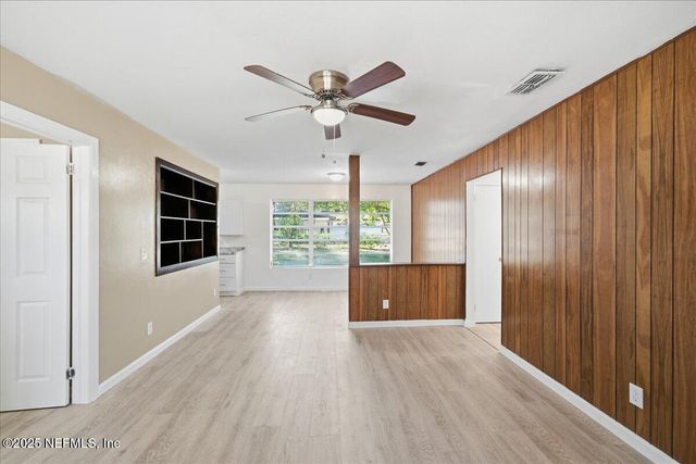 2142 FOURAKER Road, Jacksonville, FL 32210