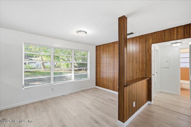 2142 FOURAKER Road, Jacksonville, FL 32210