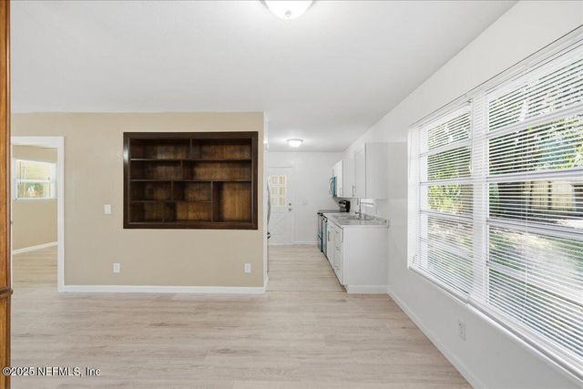 2142 FOURAKER Road, Jacksonville, FL 32210