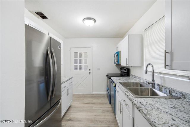 2142 FOURAKER Road, Jacksonville, FL 32210