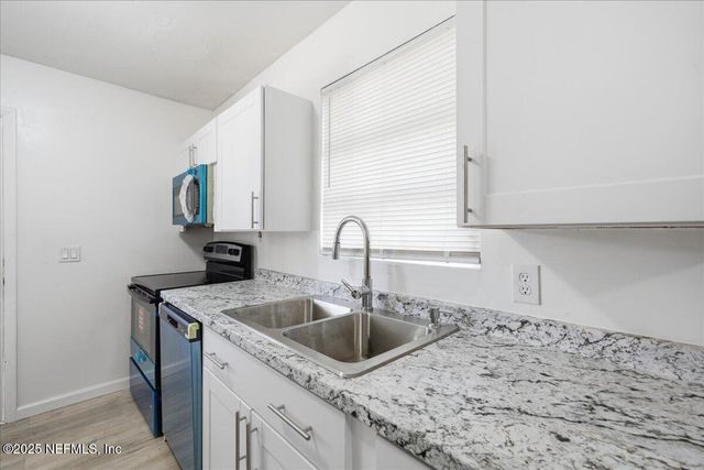 2142 FOURAKER Road, Jacksonville, FL 32210