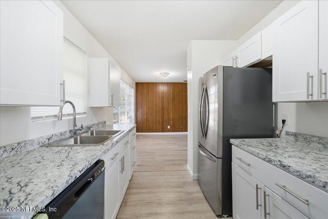 2142 FOURAKER Road, Jacksonville, FL 32210