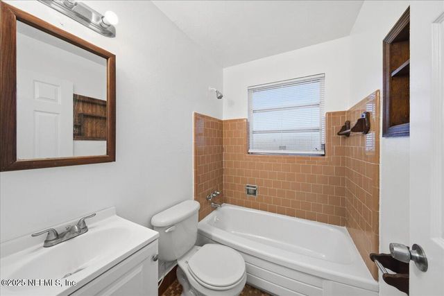 2142 FOURAKER Road, Jacksonville, FL 32210