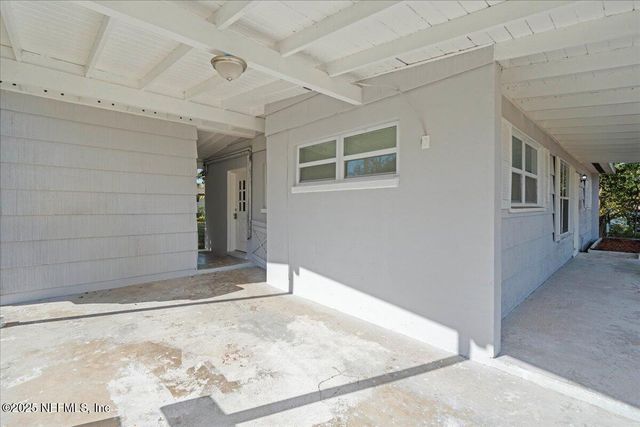 2142 FOURAKER Road, Jacksonville, FL 32210