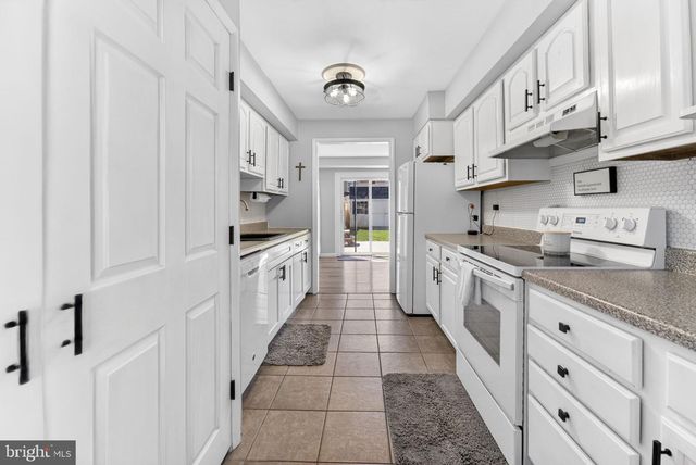 5725 CAVALIER CT, Bensalem, PA 19020