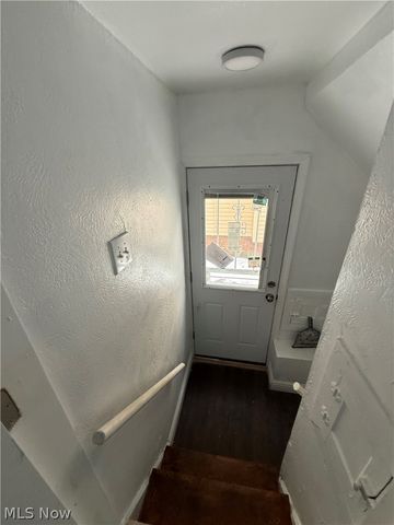 1068 Nela View Road, Cleveland Heights, OH 44112