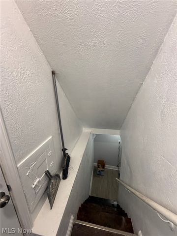 1068 Nela View Road, Cleveland Heights, OH 44112