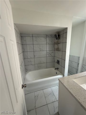 1068 Nela View Road, Cleveland Heights, OH 44112