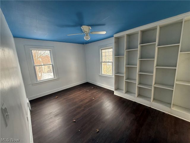 1068 Nela View Road, Cleveland Heights, OH 44112