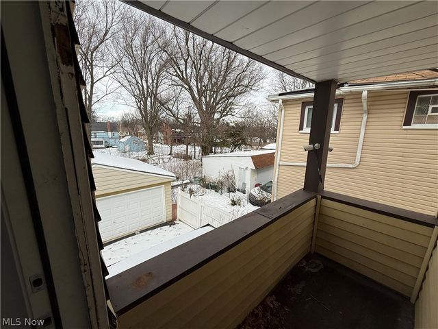 1068 Nela View Road, Cleveland Heights, OH 44112