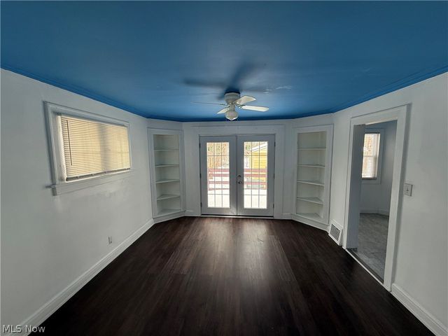 1068 Nela View Road, Cleveland Heights, OH 44112