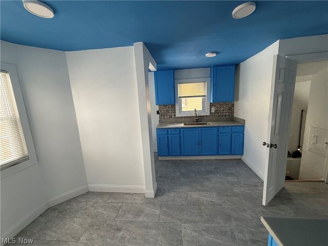 1068 Nela View Road, Cleveland Heights, OH 44112