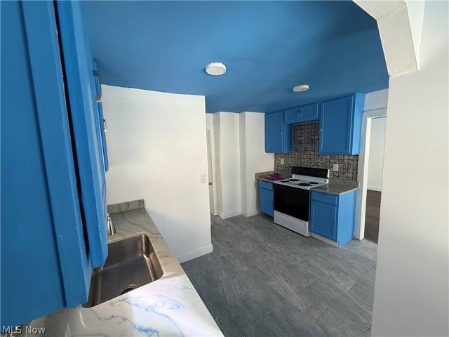 1068 Nela View Road, Cleveland Heights, OH 44112