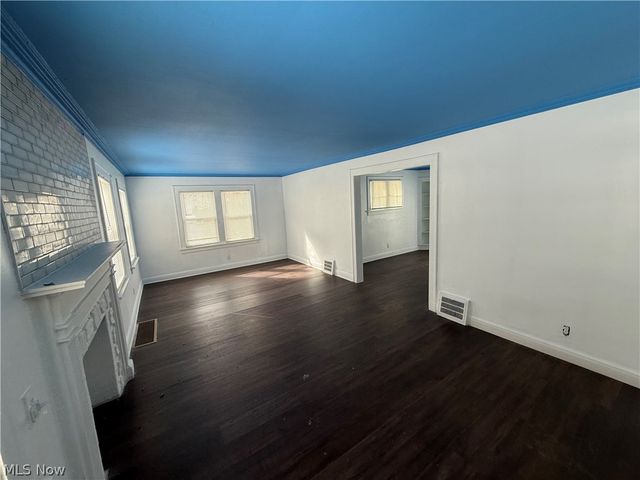 1068 Nela View Road, Cleveland Heights, OH 44112