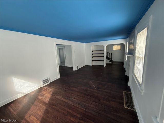 1068 Nela View Road, Cleveland Heights, OH 44112