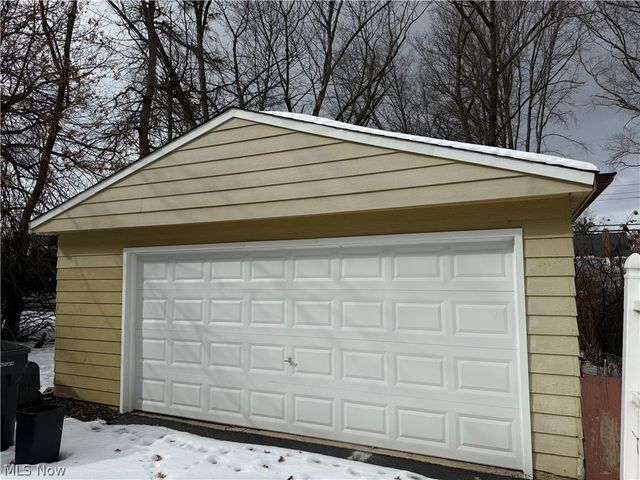 1068 Nela View Road, Cleveland Heights, OH 44112