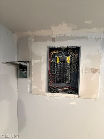 1068 Nela View Road, Cleveland Heights, OH 44112