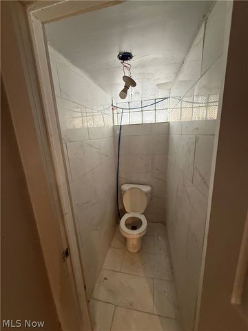 1068 Nela View Road, Cleveland Heights, OH 44112