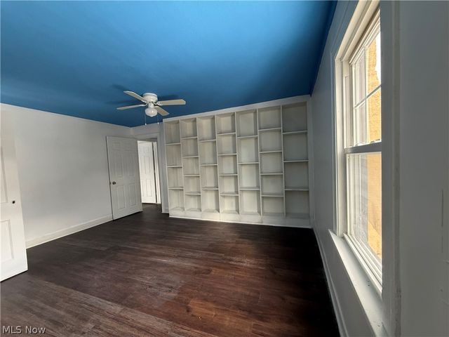 1068 Nela View Road, Cleveland Heights, OH 44112