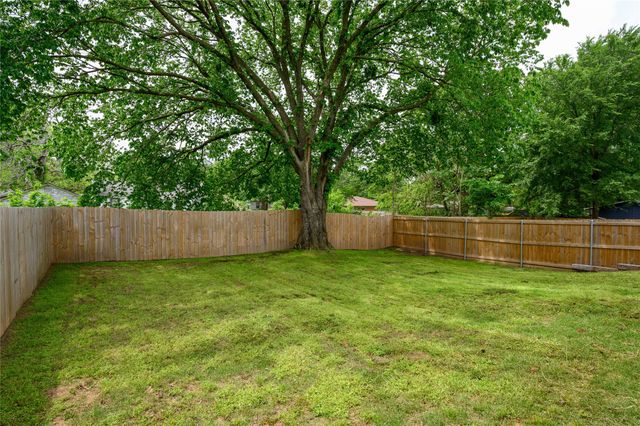 928 W Chase Street, Denison, TX 75020