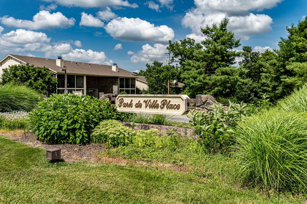 1006 PARK DE VILLE PL, Columbia, MO 65203