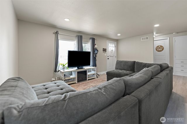135 F Street SE, Ephrata, WA 98823