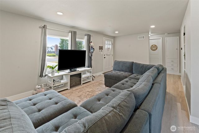 135 F Street SE, Ephrata, WA 98823