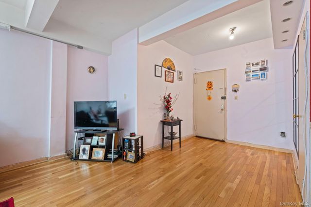 139-15 83rd Avenue 117, Briarwood, NY 11435