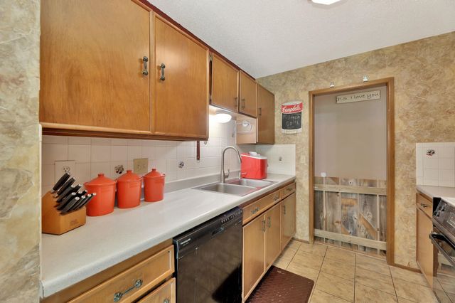 420 Renee Dr, Andover, KS 67002